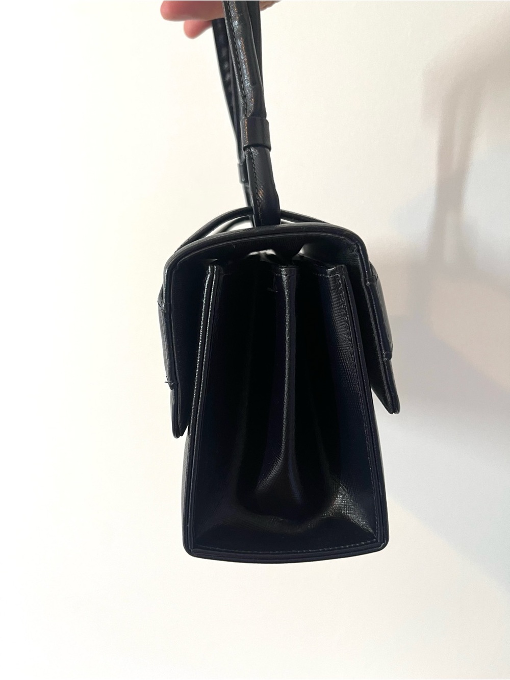 Vintage Bienen Davis Classic Black Structured Leather Bag with Gold Accents - Picture 5 of 13